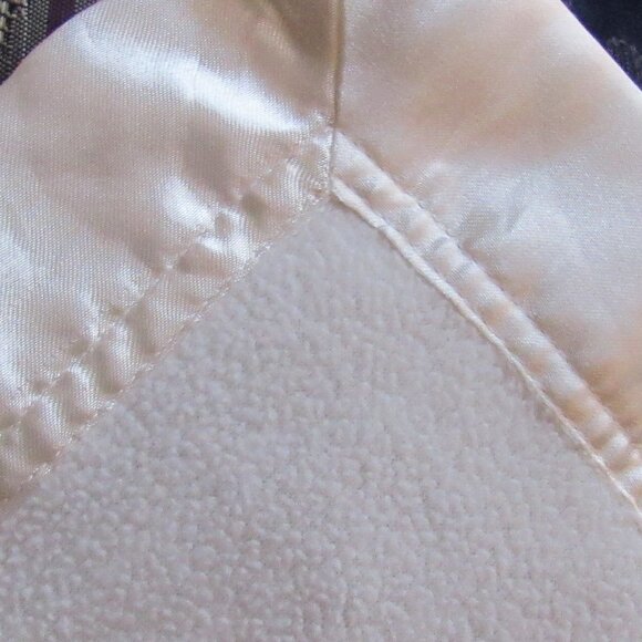 Royal Doulton Bunnykins Baby Blanket, Perfect for the Bunnykin Collector  J544 - Picture 2 of 4